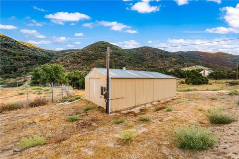 A home in Leona Valley