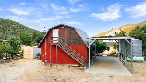 A home in Leona Valley