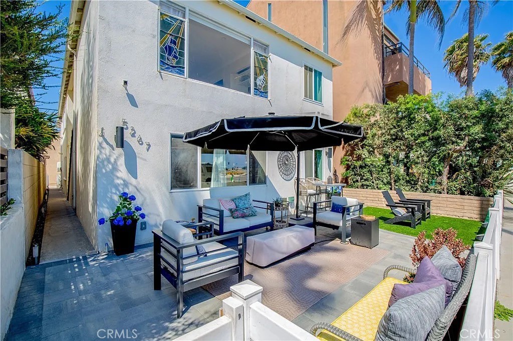5267 E Ocean Boulevard 3