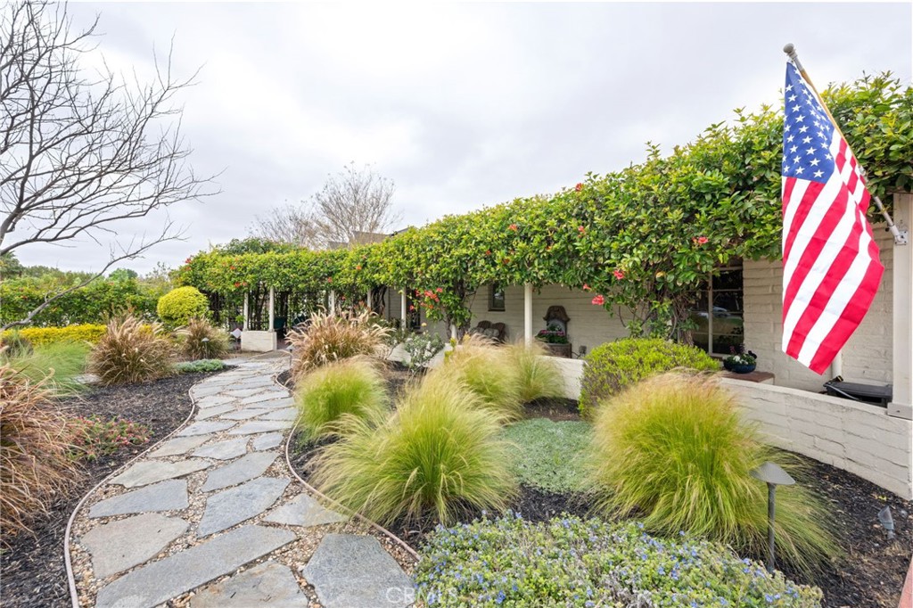1015 W River Lane
