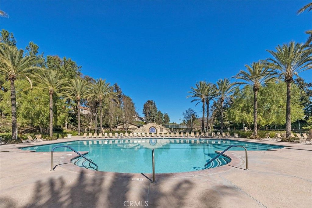 listing image 130724793025341456728