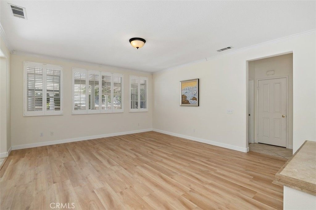 listing image 130724381378368557703