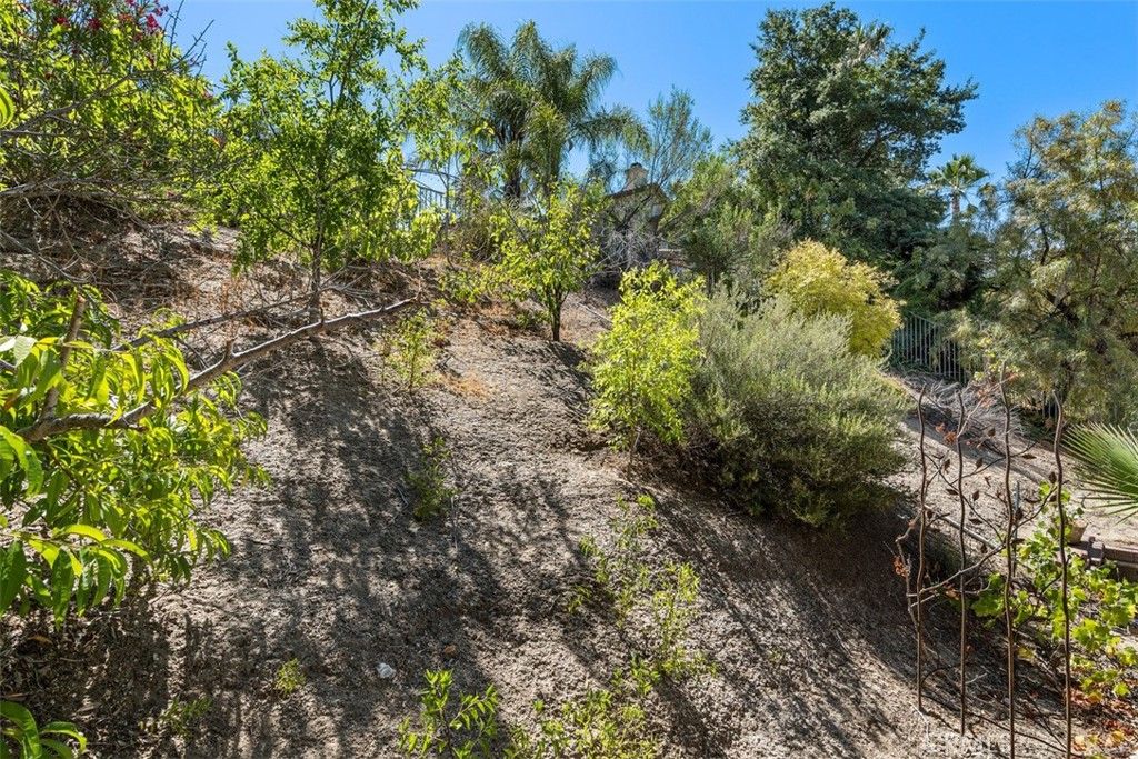 listing image 130726850278233261534