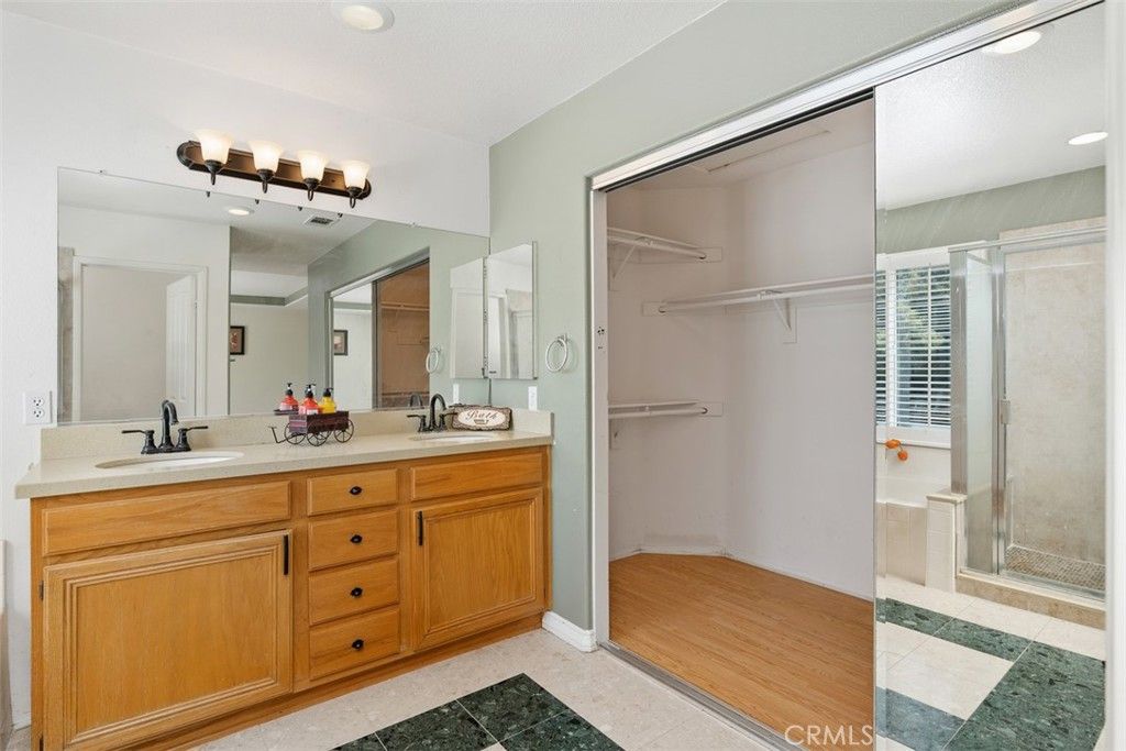 listing image 130721837344330054355