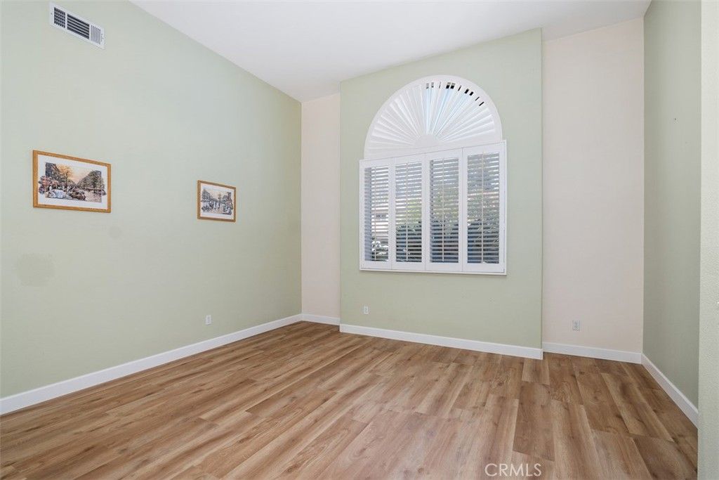 listing image 130723507165876069780