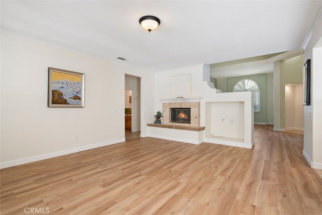 listing image 130724884389373880576