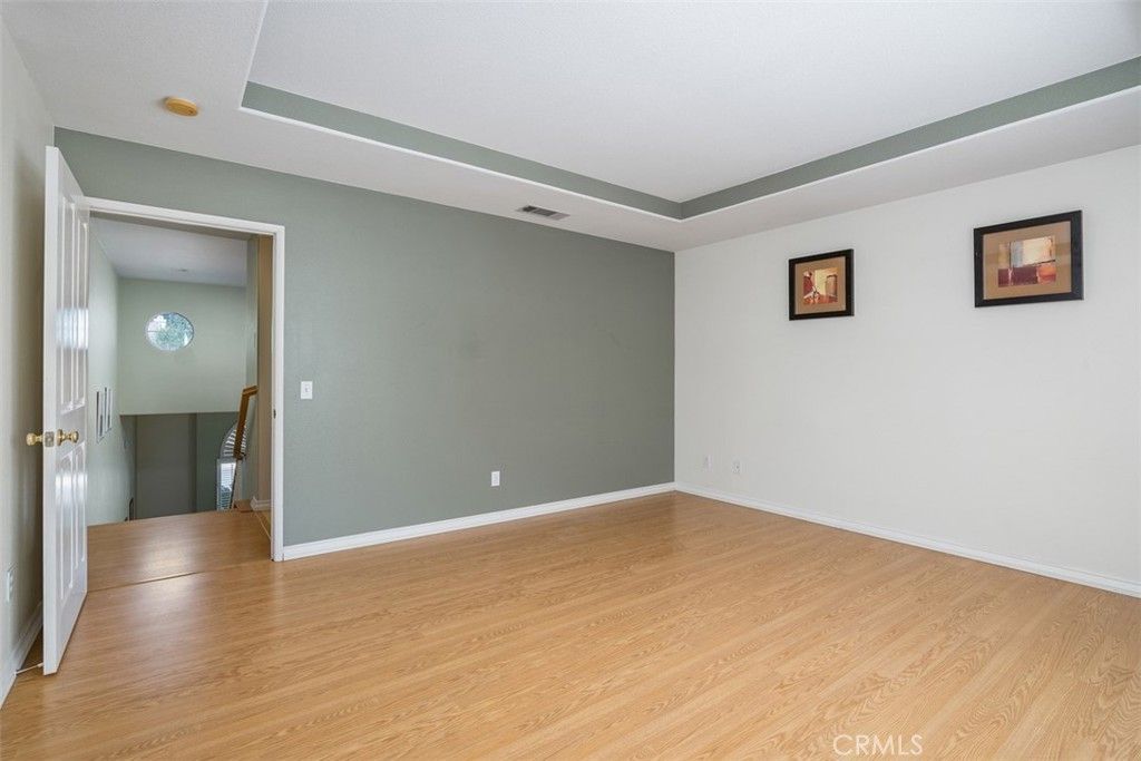 listing image 130722426267673547967