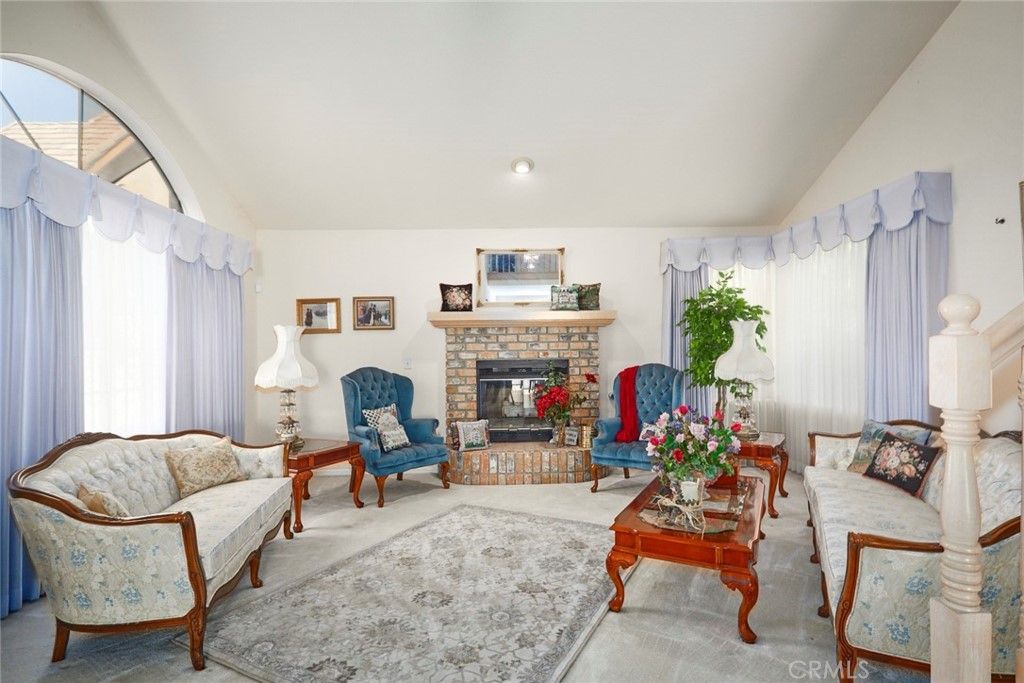 listing image 130720573705956336228
