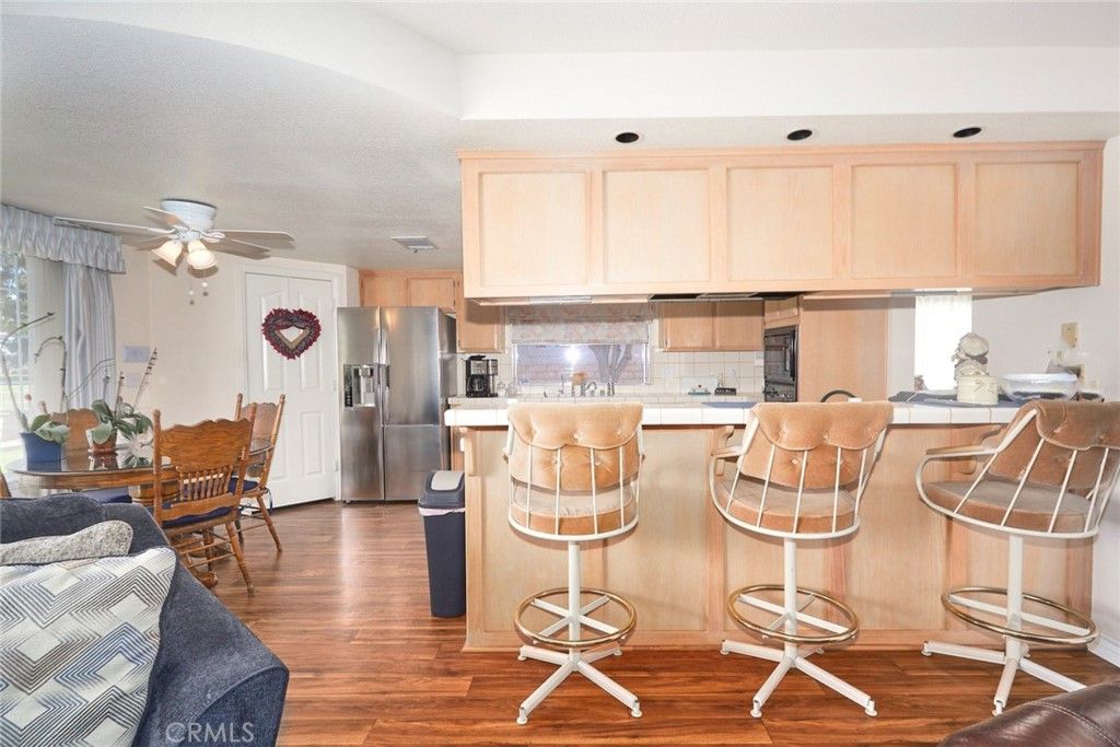 listing image 130721619557432228565