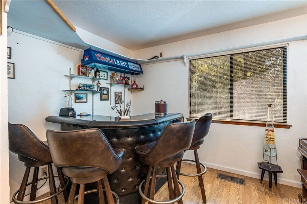 listing image 130729256268159456631