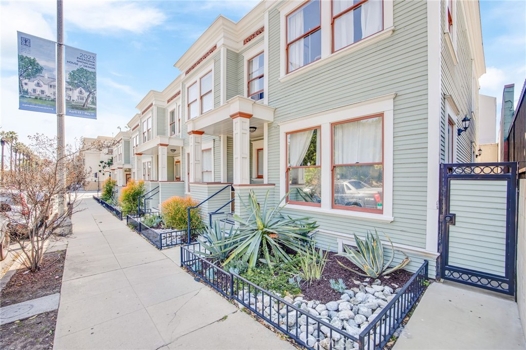 221 N Raymond Avenue
