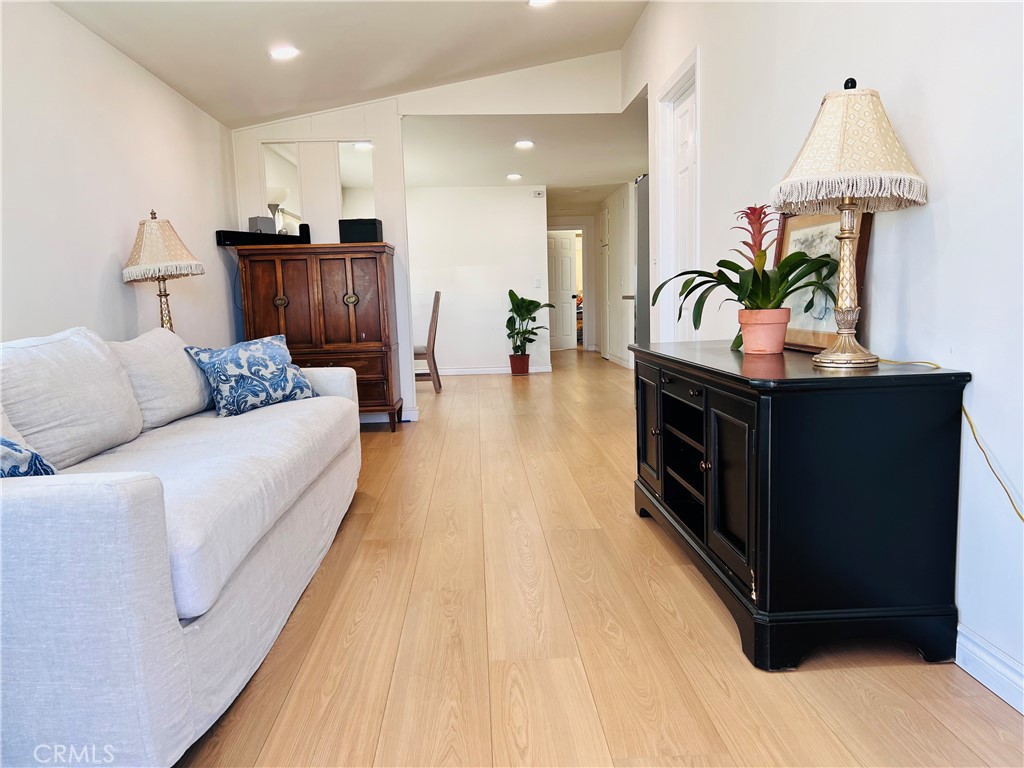 1560 S Otterbein Avenue 44