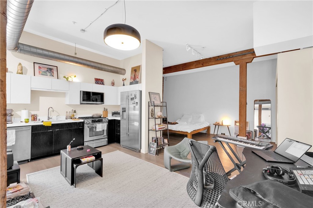 527 Molino Street 407