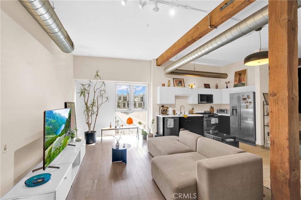 527 Molino Street 407