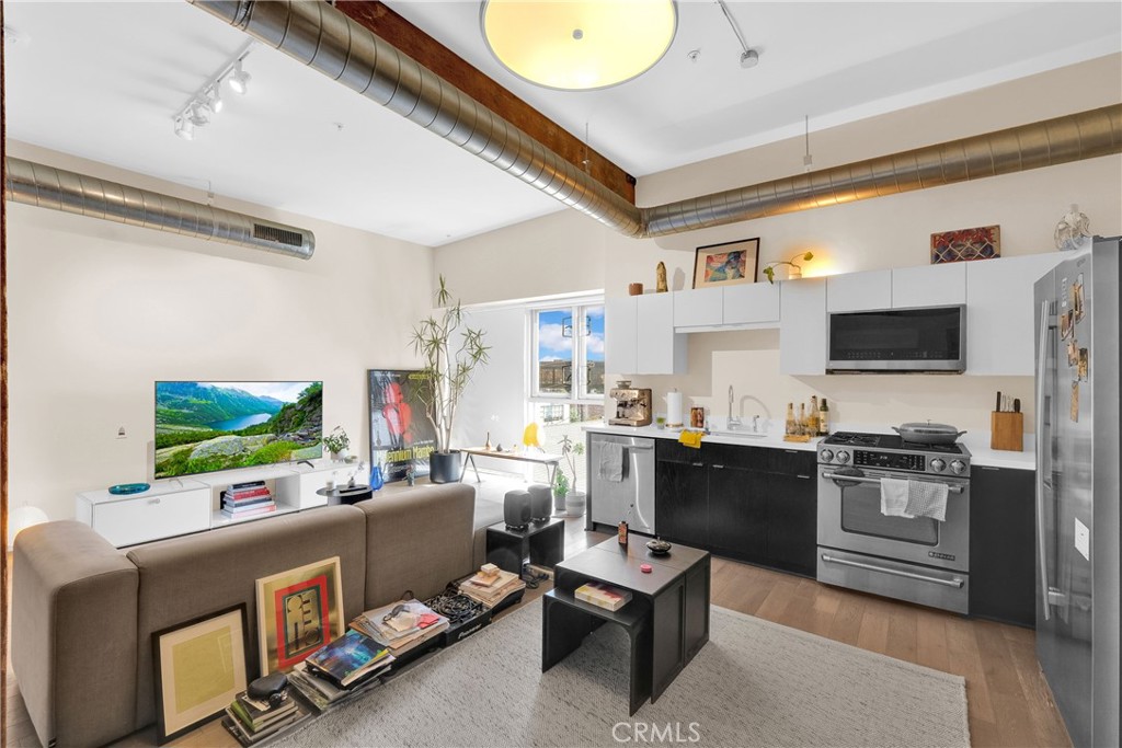 527 Molino Street 407