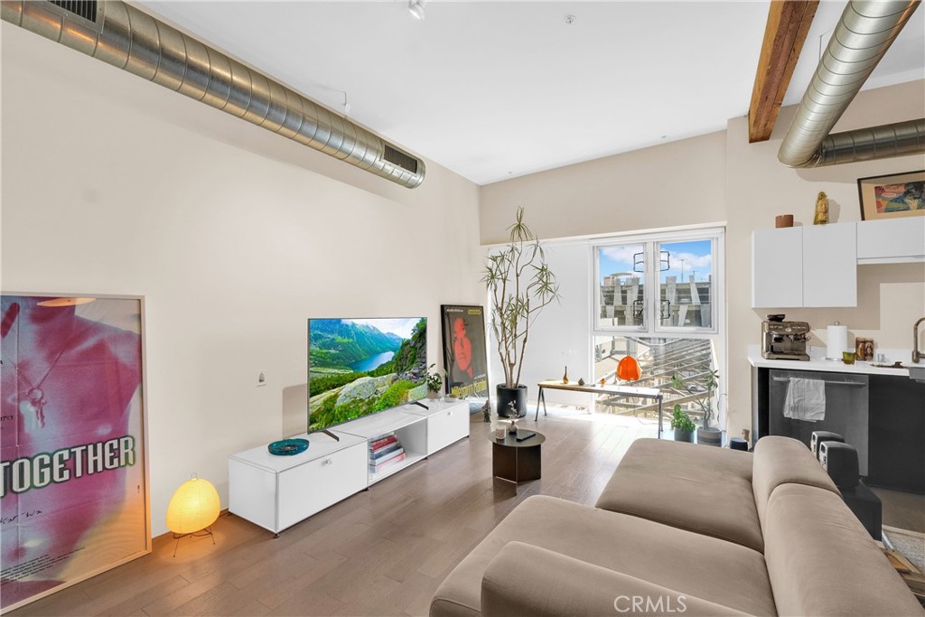 527 Molino Street 407