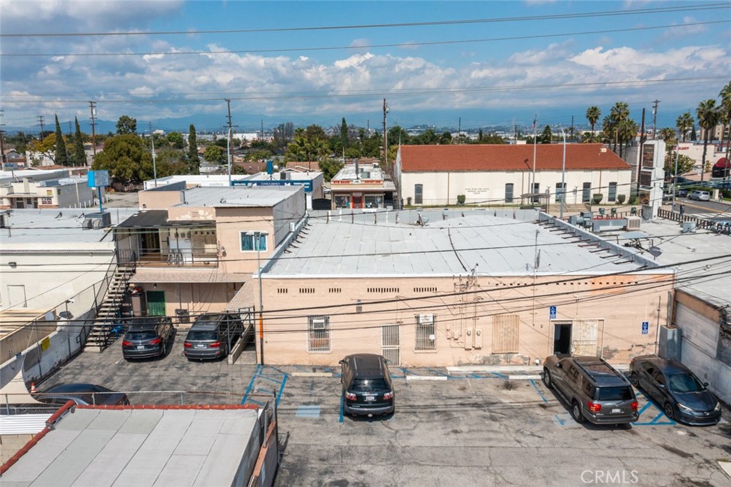 4342 Slauson, Pine