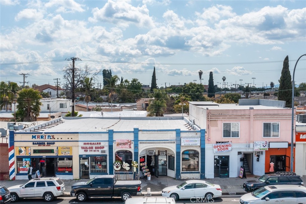 4342 Slauson, Pine