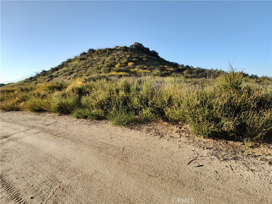 Land with views in Wildomar CA. This is a 2.83 Acre Rural Residential zoned lot. Come and build your custom home or install a Manufactured Home.