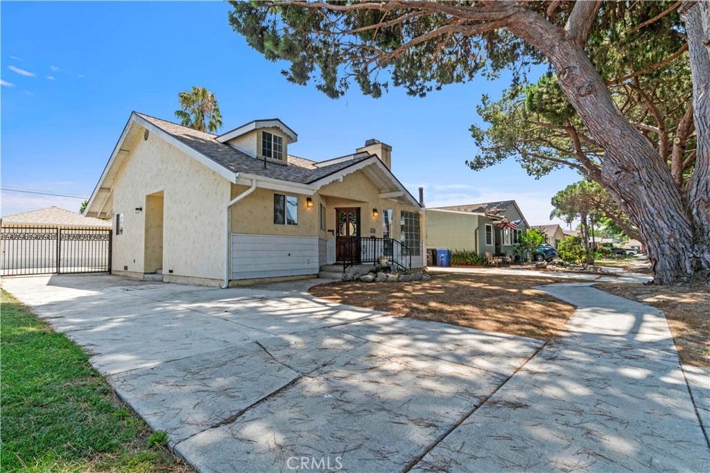 Photo 8 of 42 of 15528 Cordary Avenue house