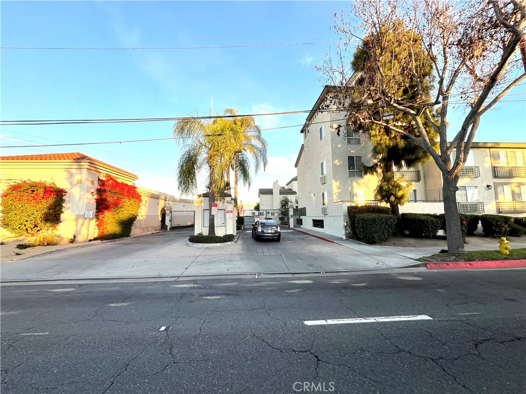 15000 Downey Avenue 204