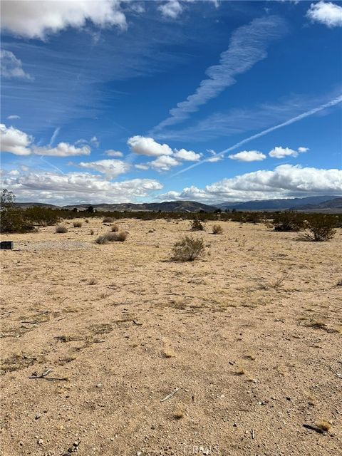 Photo of 0 California Avenue, Joshua Tree, CA 92252 (MLS # IG25057527)