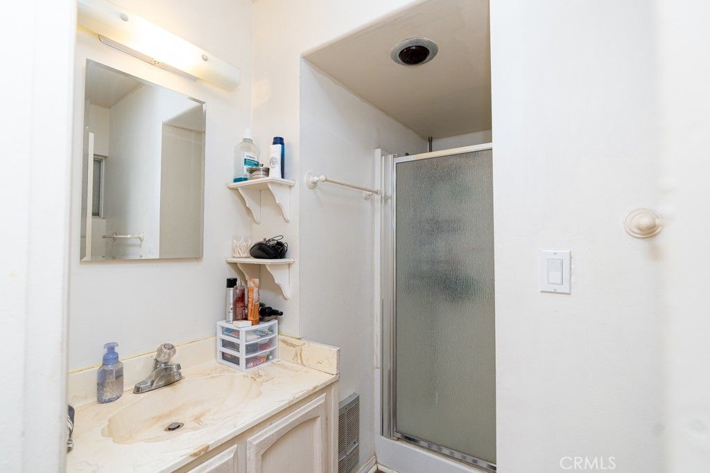 listing image 130724440005068189373
