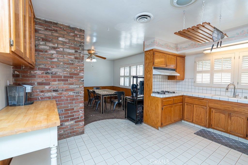 listing image 130720554838567242158