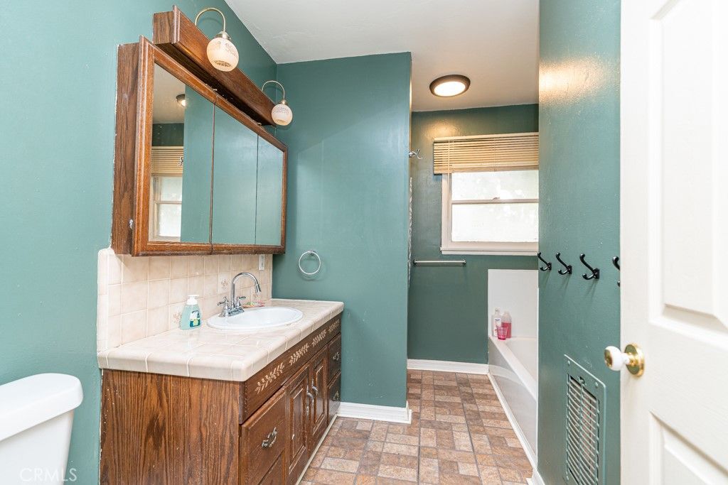 listing image 130726030803214428819