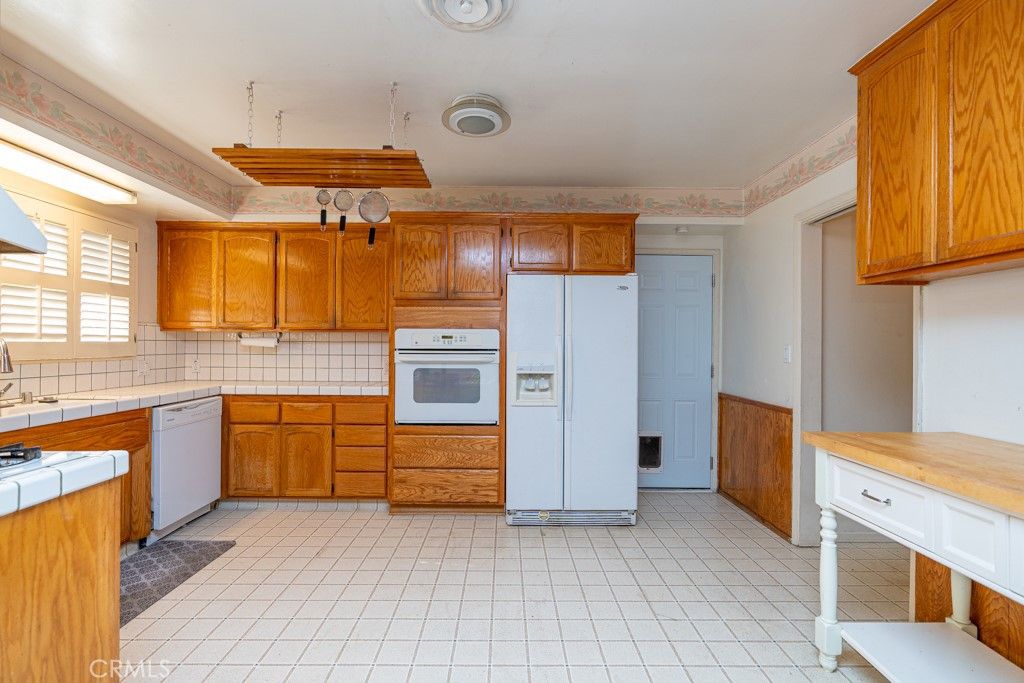 listing image 130725393043673643405
