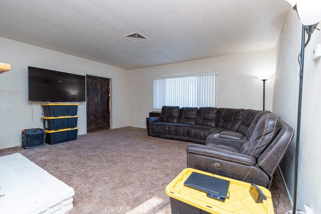 listing image 130725839900490265033