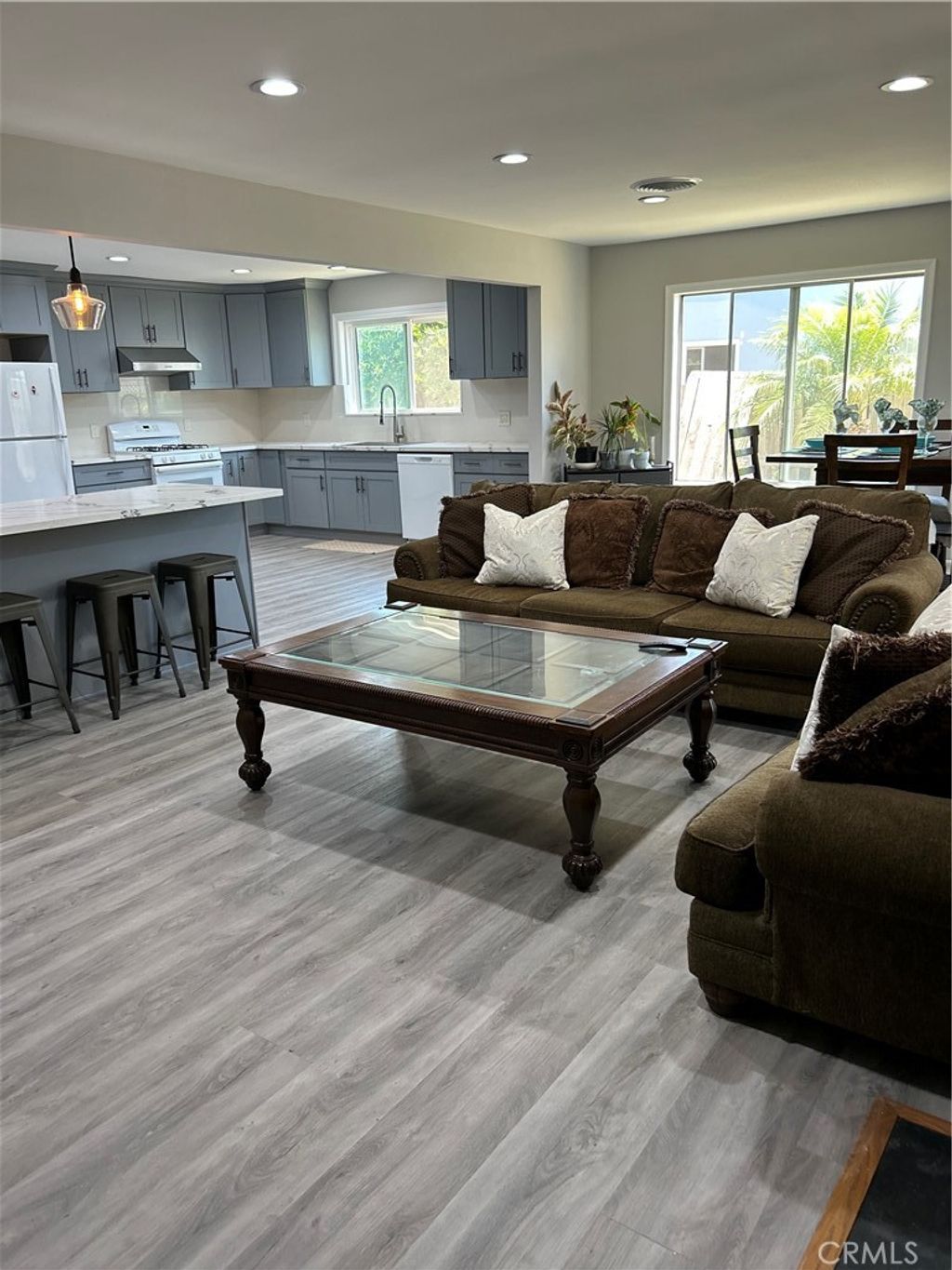 listing image 130727740196504542294