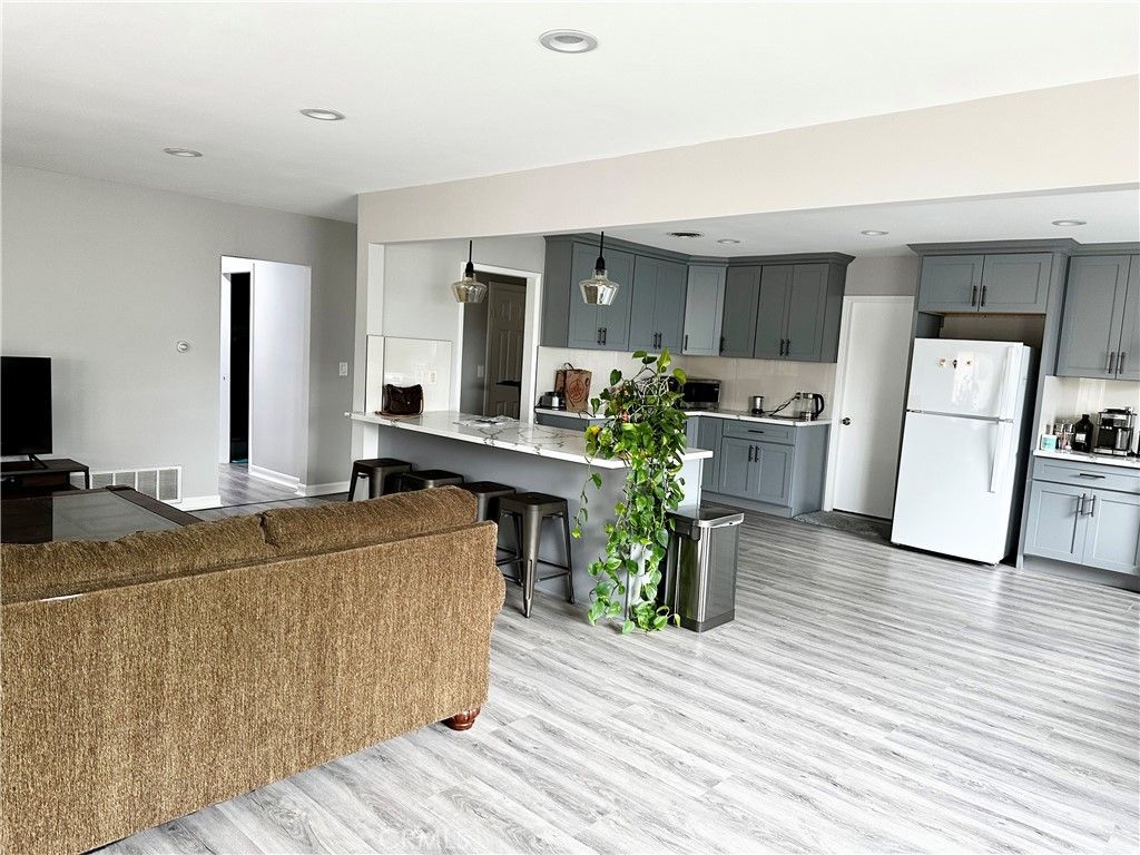 listing image 130720417781720703363