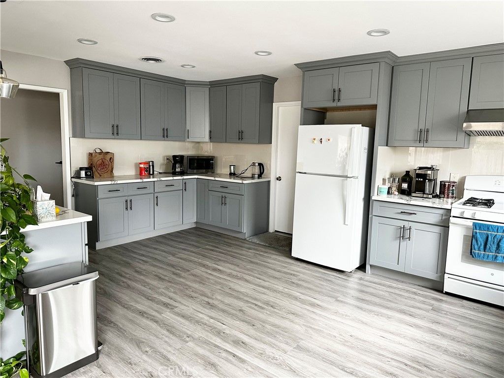 listing image 130729701238499675306