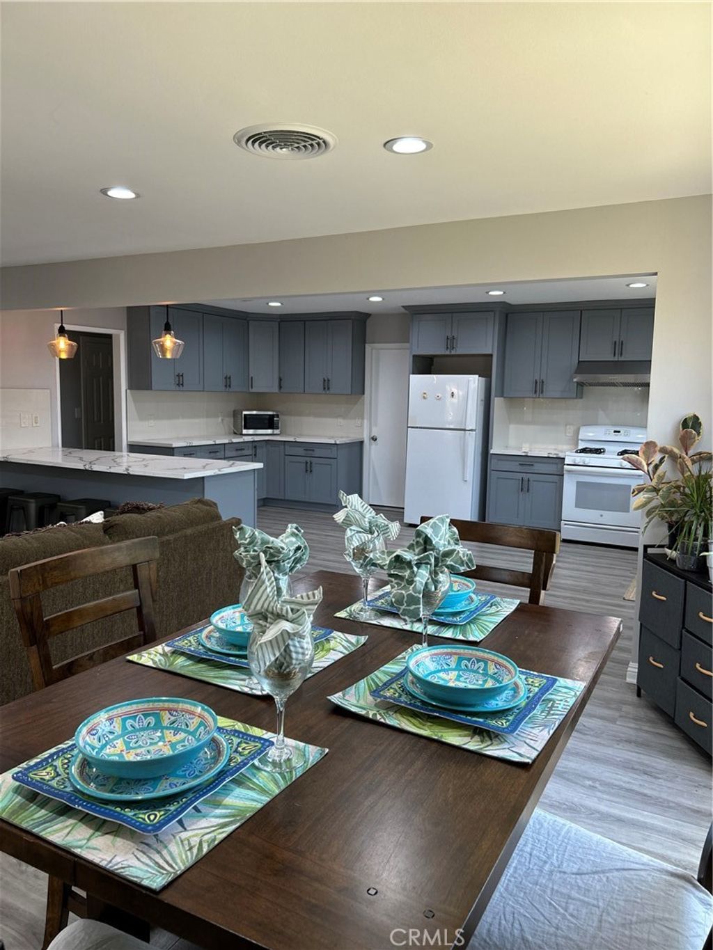 listing image 130729720592647593158