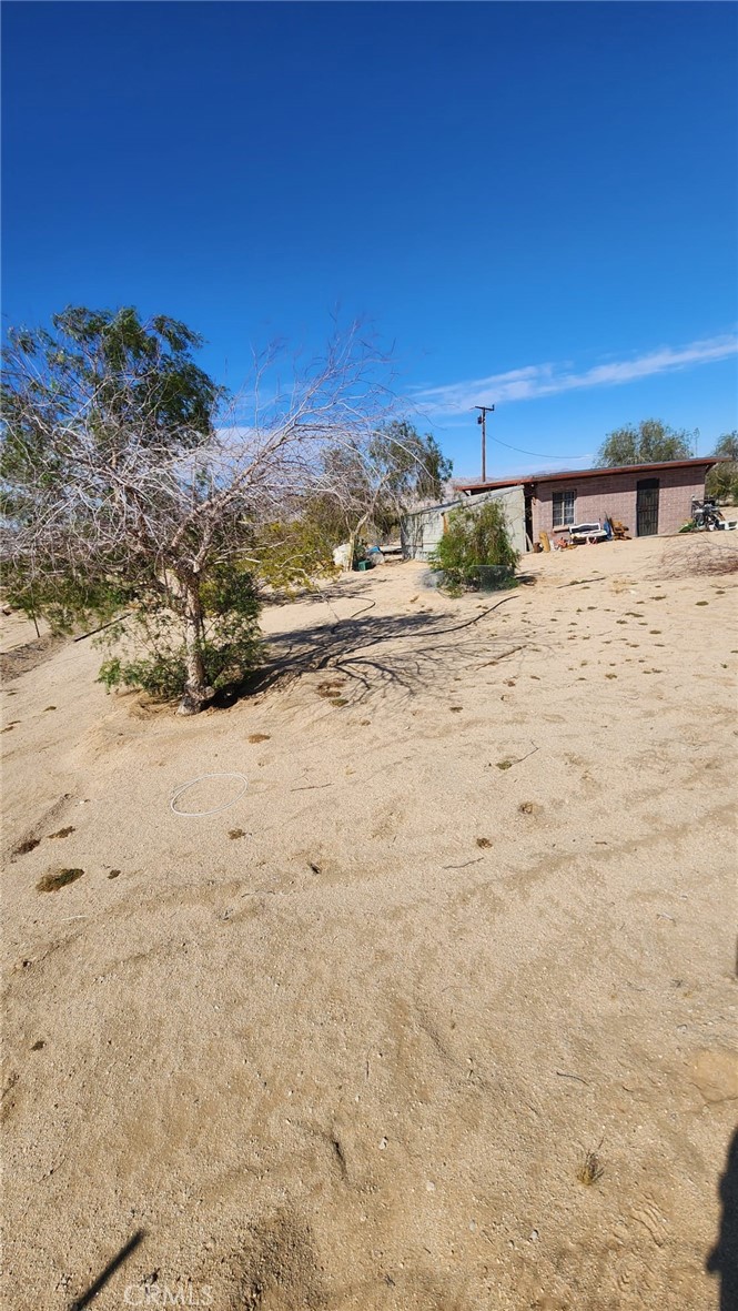 PROPERTY OFFER 5 ACRES FLAT LOT, YOU CAN BUILD YOUR DREAM HOUSE, RANCH ETC. BUILDING IS 432 SQ FEET.
NEW ROOF INSTALLED.