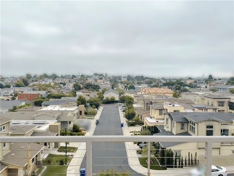 A home in El Segundo