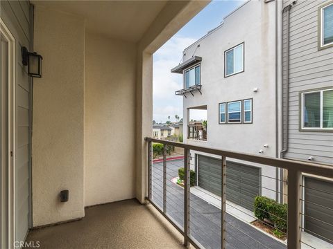 A home in El Segundo