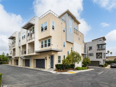 A home in El Segundo