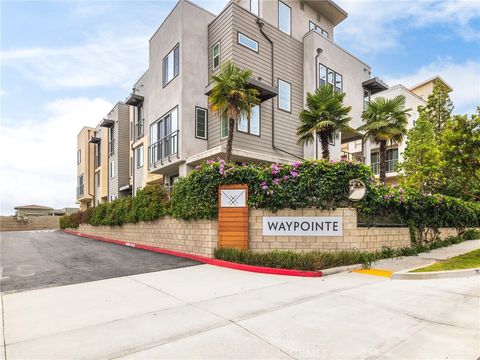 A home in El Segundo