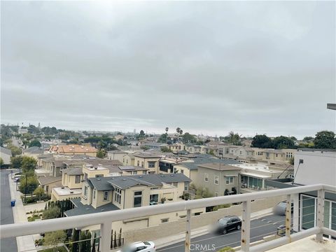 A home in El Segundo