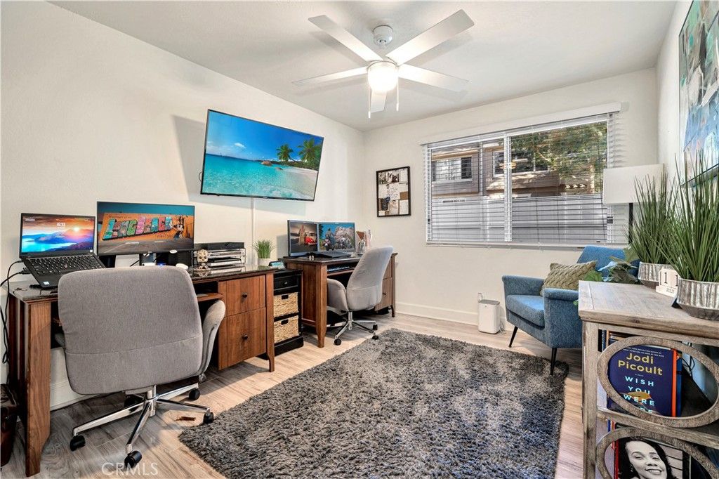 listing image 130729369740289724407