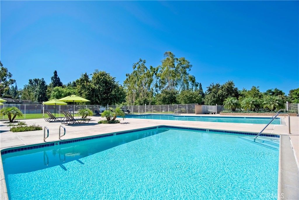 listing image 130724720266823363287