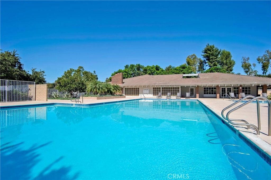 listing image 130723709384955252484