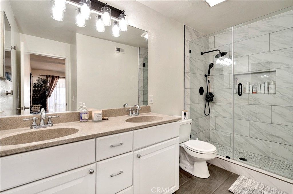 listing image 130729330213369195980