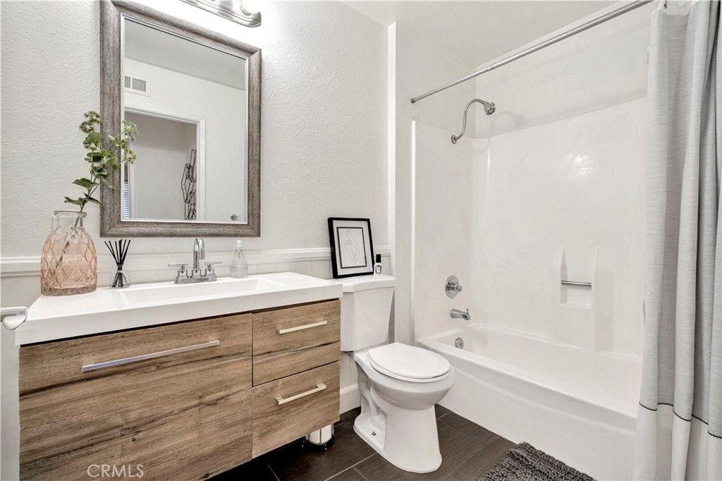 listing image 130723646170143008351