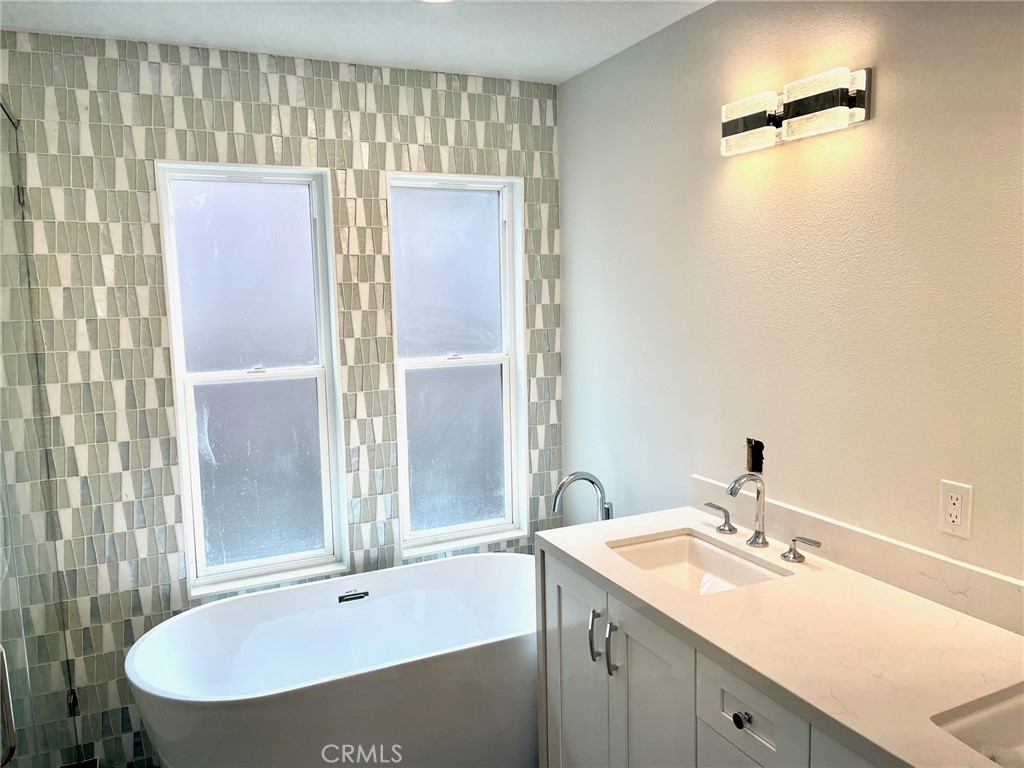 Corona del Mar North of PCH (CNHW) - Residential Lease