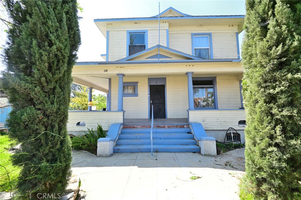 724 W 2nd Street