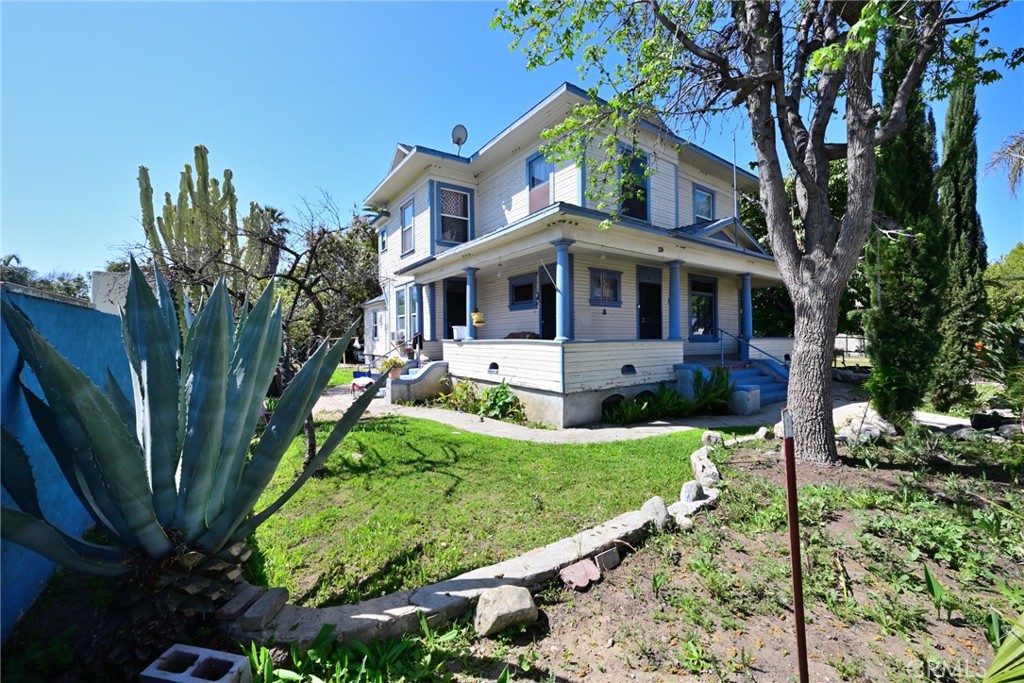 724 W 2nd Street