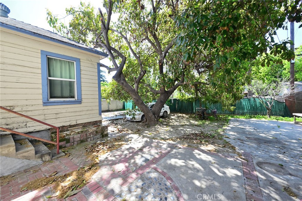 724 W 2nd Street